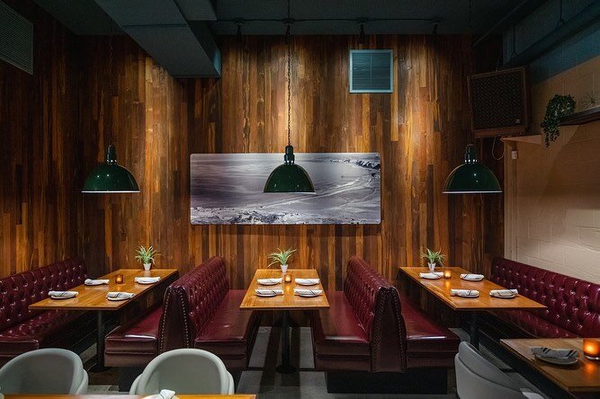 Meet @sdsandpiper, named one of the hottest restaurants in San Diego @eater and best oyster bar according to @thrillist 🦪🦪 I guess you could say this was a successful restaurant renovation. 

Thanks to @sheamusfeeley @foodisfamilyhospitality for br