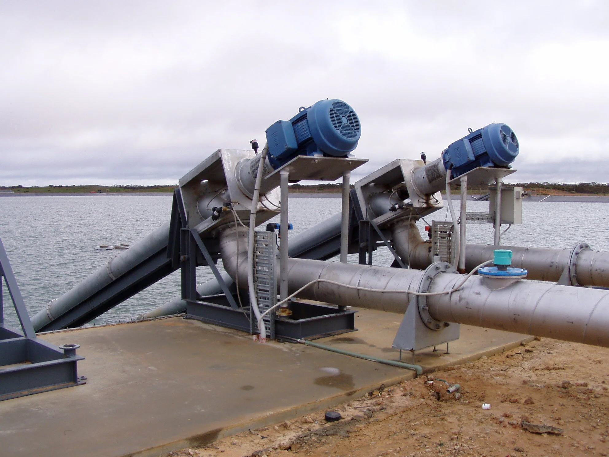 2 pumps with good view.JPG