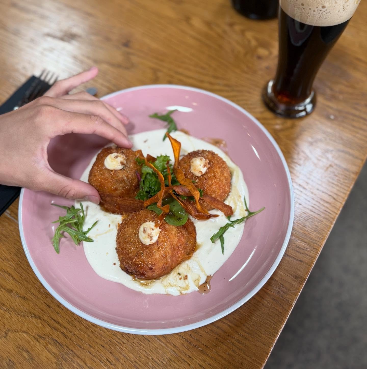Sneaky tastes of the new menu. Coming to the taproom very very soon. 

Pictured; crispy sweet potato with a feta and yoghurt sauce and honey drizzle. 🤤