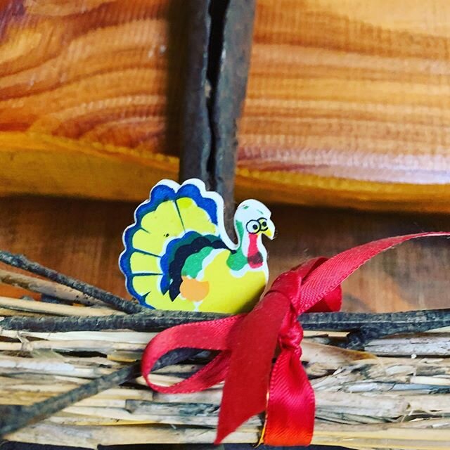 What should we name him or her 🤔 Birgit put this little turkey above the bar a few years ago and I don&rsquo;t think it has a name yet... have you seen it when you&rsquo;ve been here? Let me know! 
#turkey #funny #fun #laugh #weddings #destinationwe
