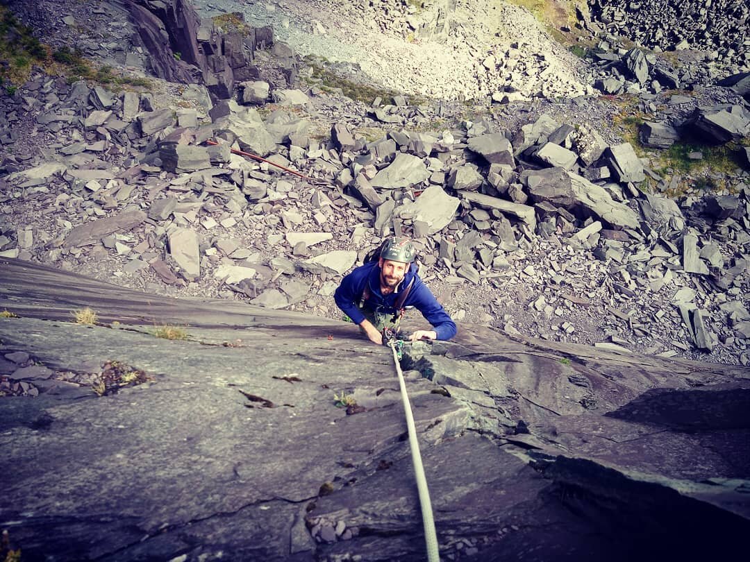 A Grand day out in the slate quarries a few days ago. This 5 pitch link up is really varied and makes for a fun adventure. Many similar adventures exist here waiting to be enjoyed.

@brit_mt_guides @dmm_wales 

#snowdonia #climbing_pictures_of_instag