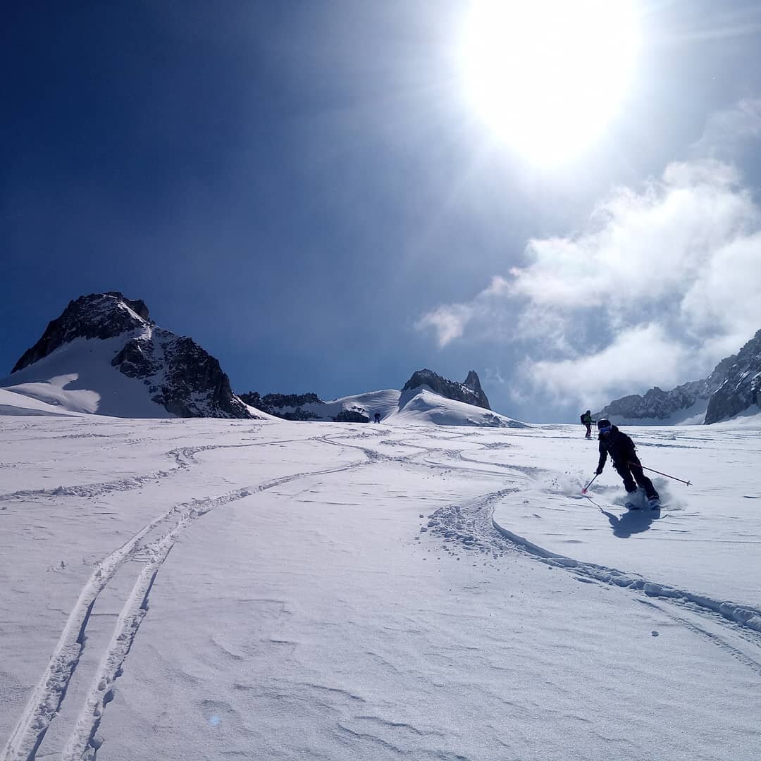 I really wish this hadn't been the last day out skiing this season, but I count myself as very lucky that I'm so gutted I can't work this next 6 weeks! Thanks to Sarah, Andy and Mary for a great few days and a spectacular last day.
Here's to hoping w