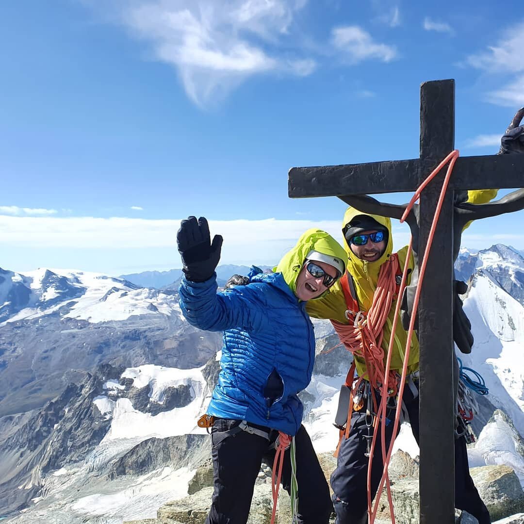 The North ridge of the #zinalrothorn was so good that Anna and I had to take a 2nd lap. Massive congratulations to Anna, holding her nerve in pretty windy and cold conditions! So good to be climbing together again.

@brit_mt_guides @dmm_wales
@mounta