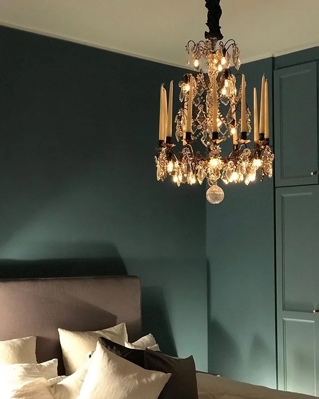 Blir stemning av denne p&aring; soverommet 💎💕
.
.
.
.
#lysekroner #belysning #takbelysning #pendel #kj&oslash;kken #spisestue #hall #antikk #krystall #lumiere #chandlier #chandelier #lustre #interi&oslash;r #chandeliers #interi&oslash;rmagasinet #i