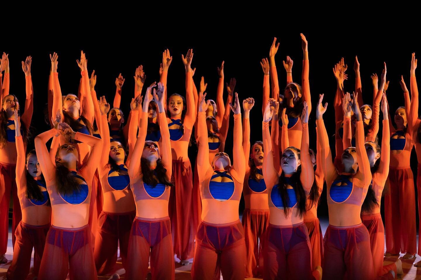 Stage snaps of @bellajhood&rsquo;s ECLIPSE, captured by @jadeellisphotography. 🧡💙 This 27-minute commissioned work with custom sound by @jagpopham wouldn&rsquo;t have been possible without the support of @artsqueensland. ✨ Thank you to @jimmysulliv