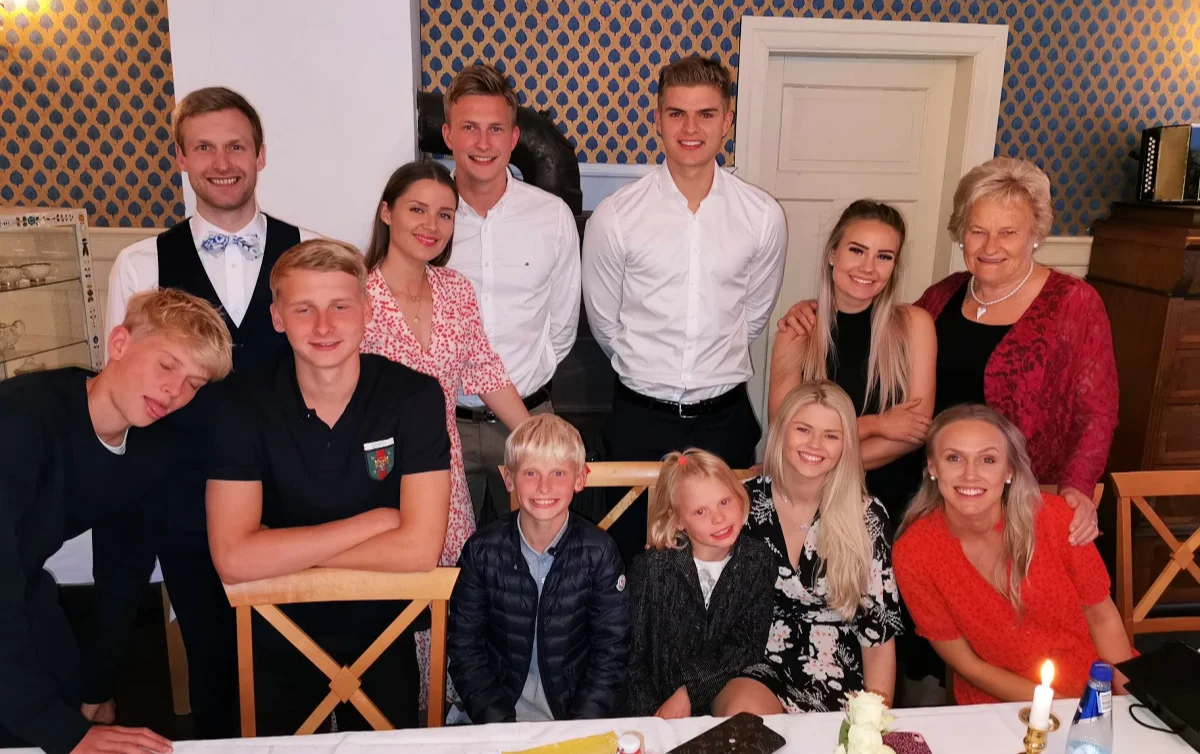 Noen barnebarn og noen kjærester. Pluss svigermor.