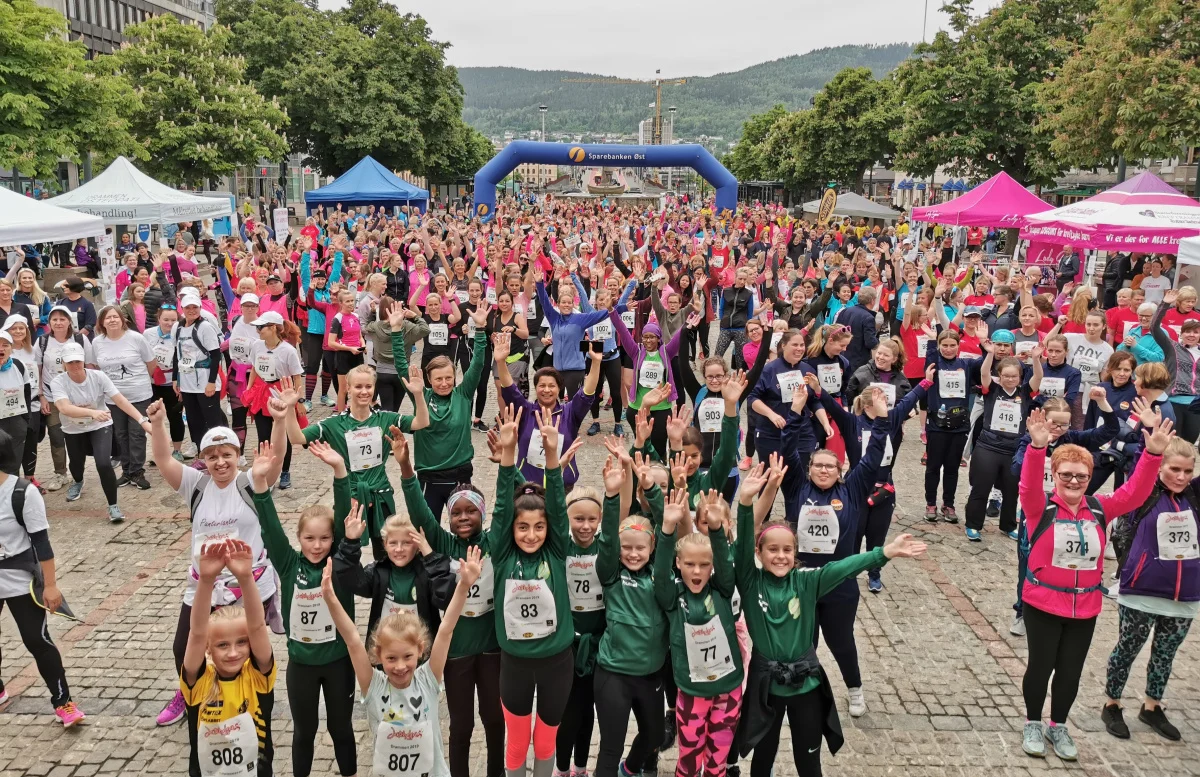 Jentebølgen Drammen 2019 trinegrung 2.jpg