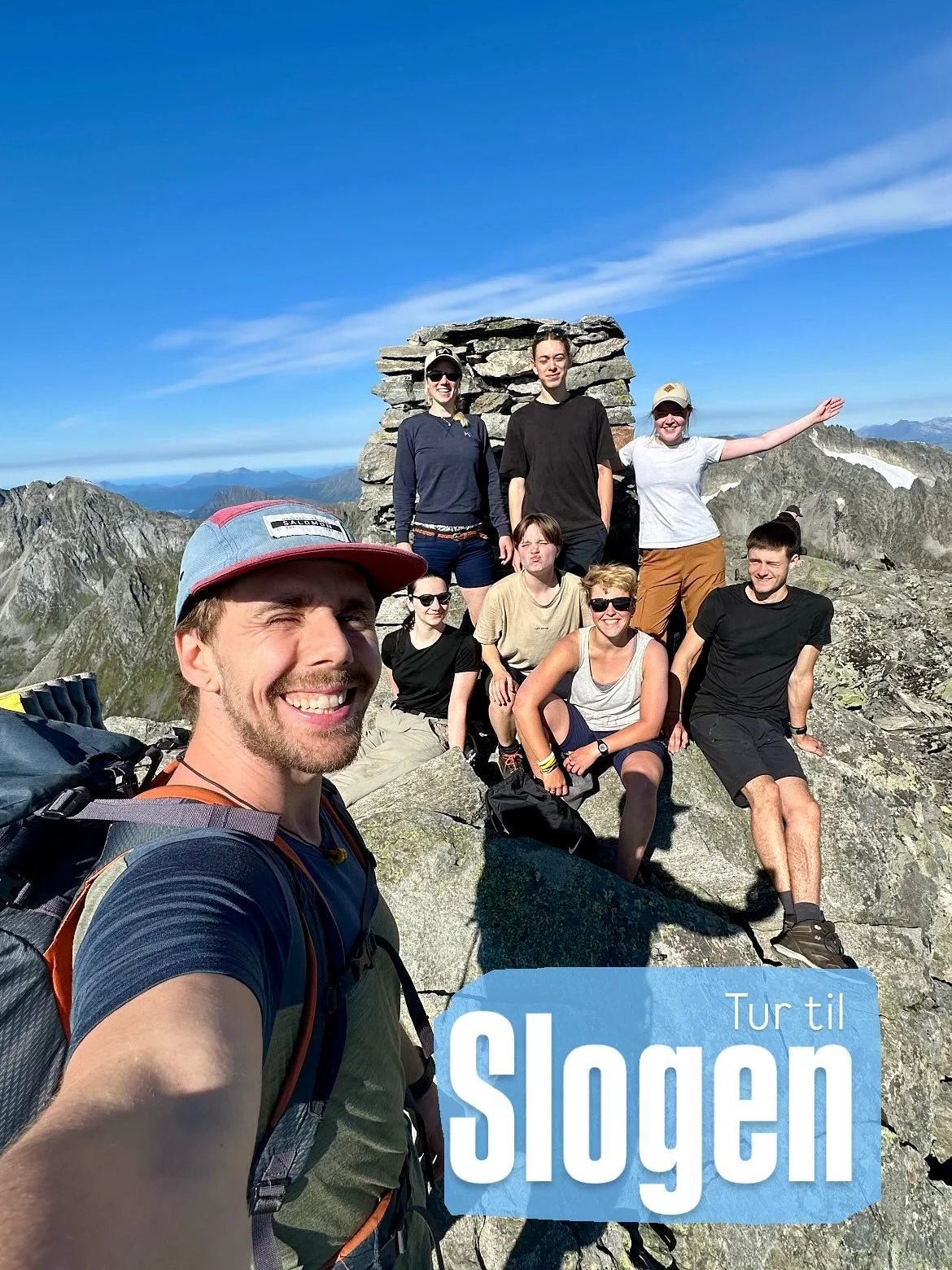 Vi m&aring;tte utnytte det fine veiret, s&aring; friluftsliv-gjengen tok med seg dei som ville til Slogen!☀️

Bl&aring; himmel, r&aring; utsikt og ein sprudlande, sporty gjeng som blei med heilt til toppen 💪🏼
#fhsliv #fjordanefhs #folkeh&oslash;gsk
