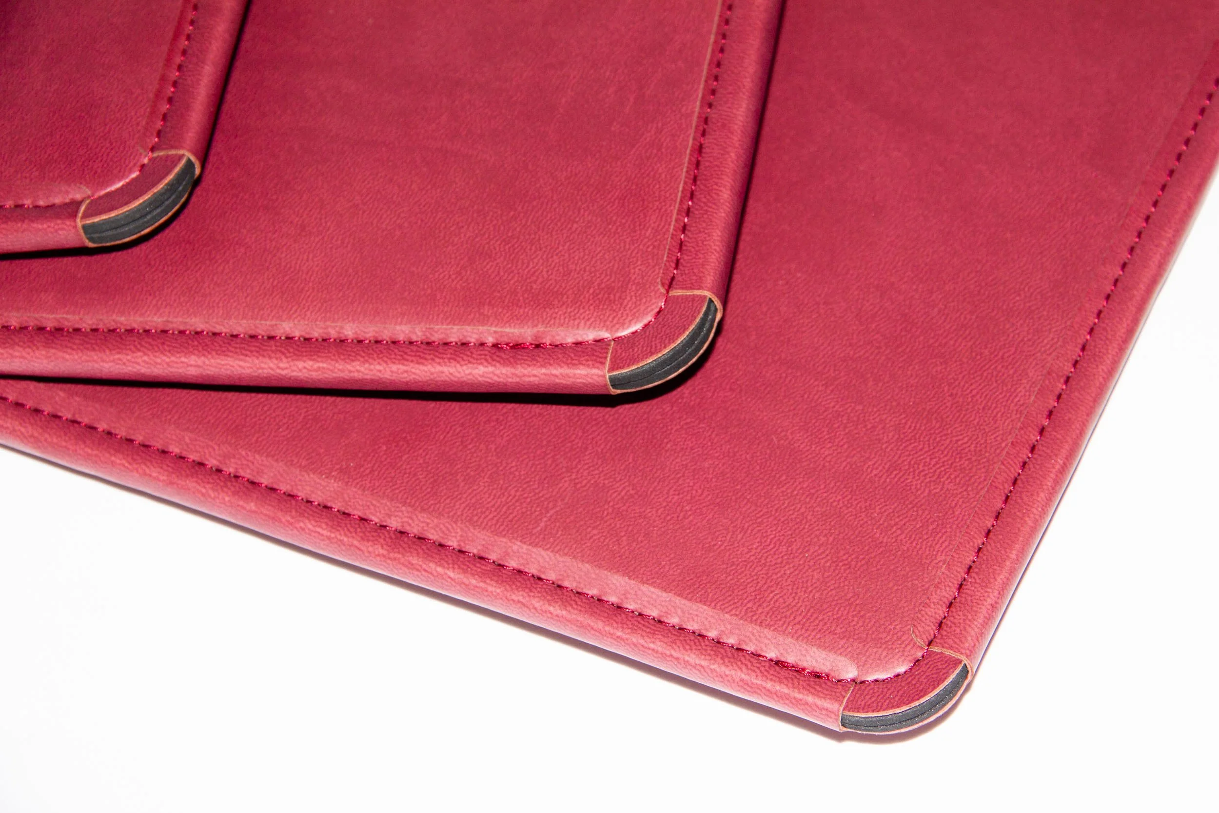 POWCH_Laptop-Sleeves_Switzerland_Final_4.jpg