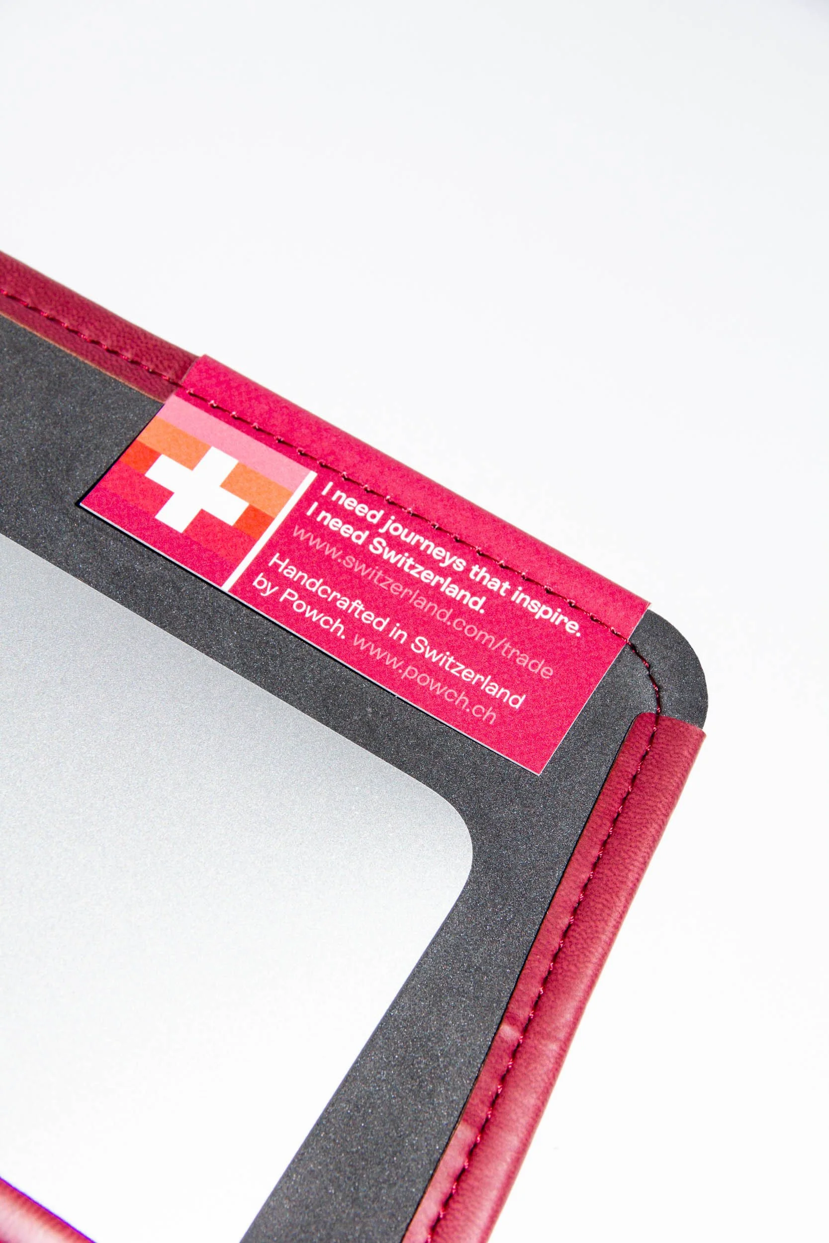 POWCH_Laptop-Sleeves_Switzerland_Final_7.jpg