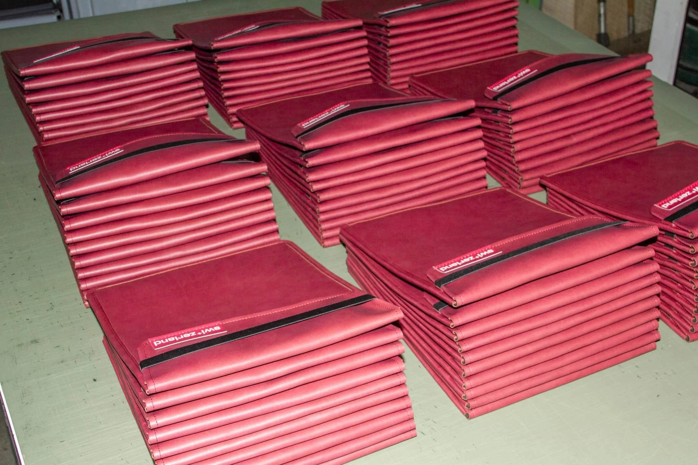 POWCH_Laptop-Sleeves_Switzerland_Process_8.jpg