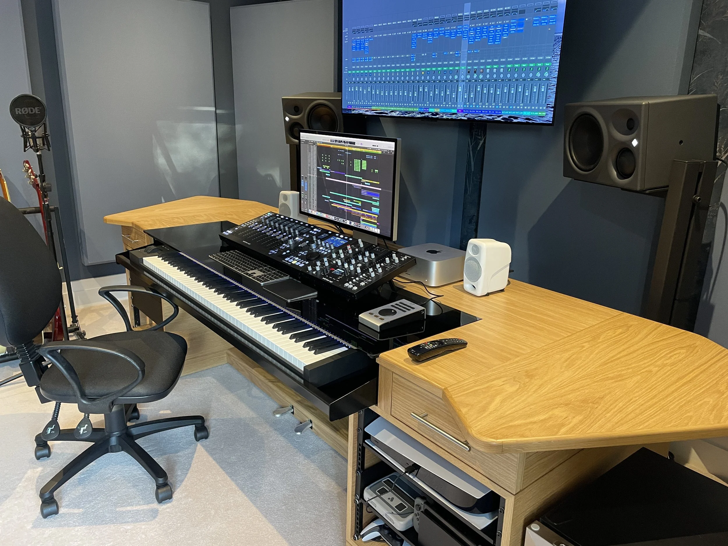  Studio keyboard desk with built in drawer 