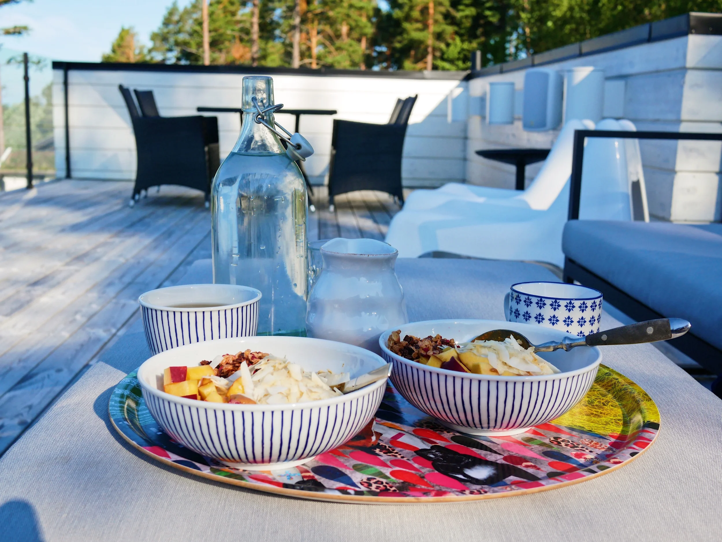 En långfrukost på terrassen med Emil. Det drömmer man ju om mesta dels, men när det väl sker…! 😍🙌
