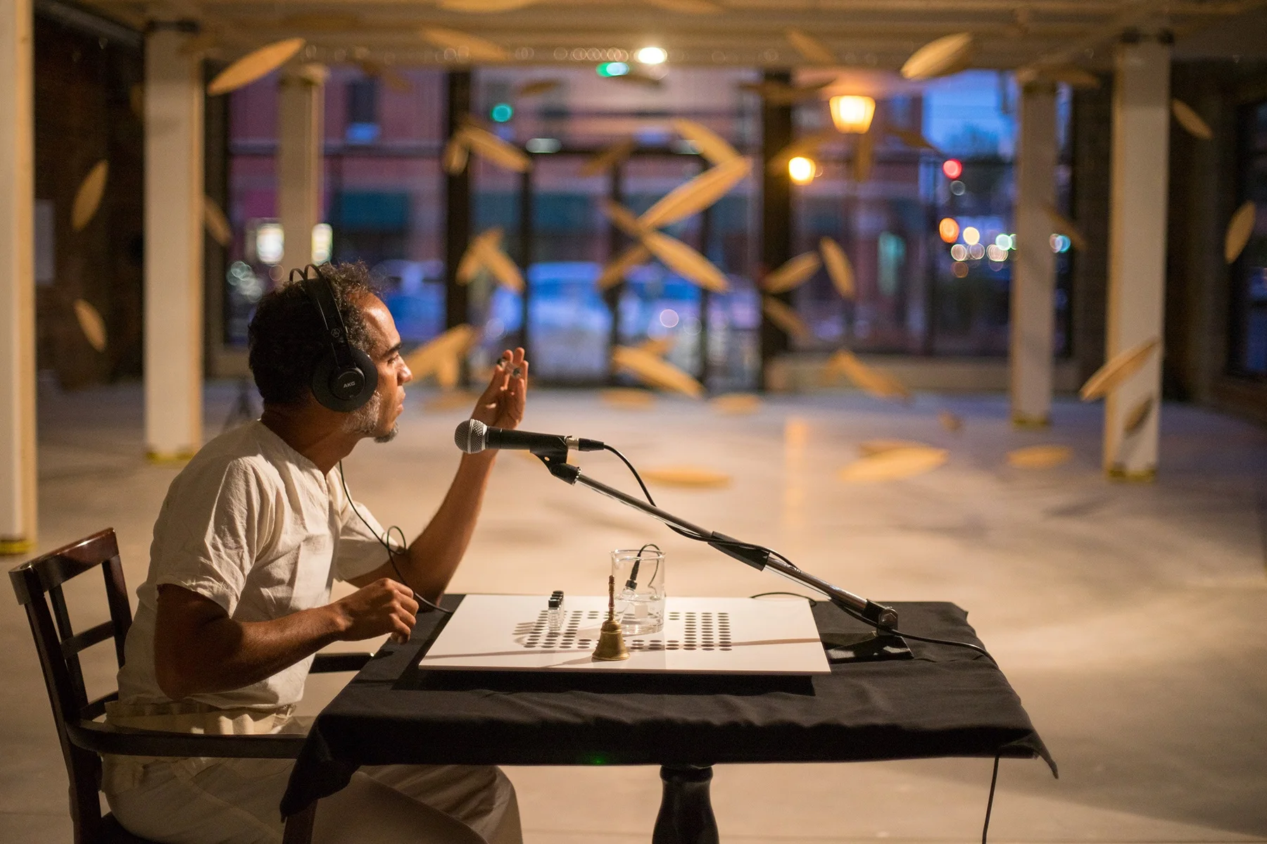 Charles Campbell, Actor Boy: Travels in Birdsong, 2017. Installation et performance. Photo: Oakar Myint