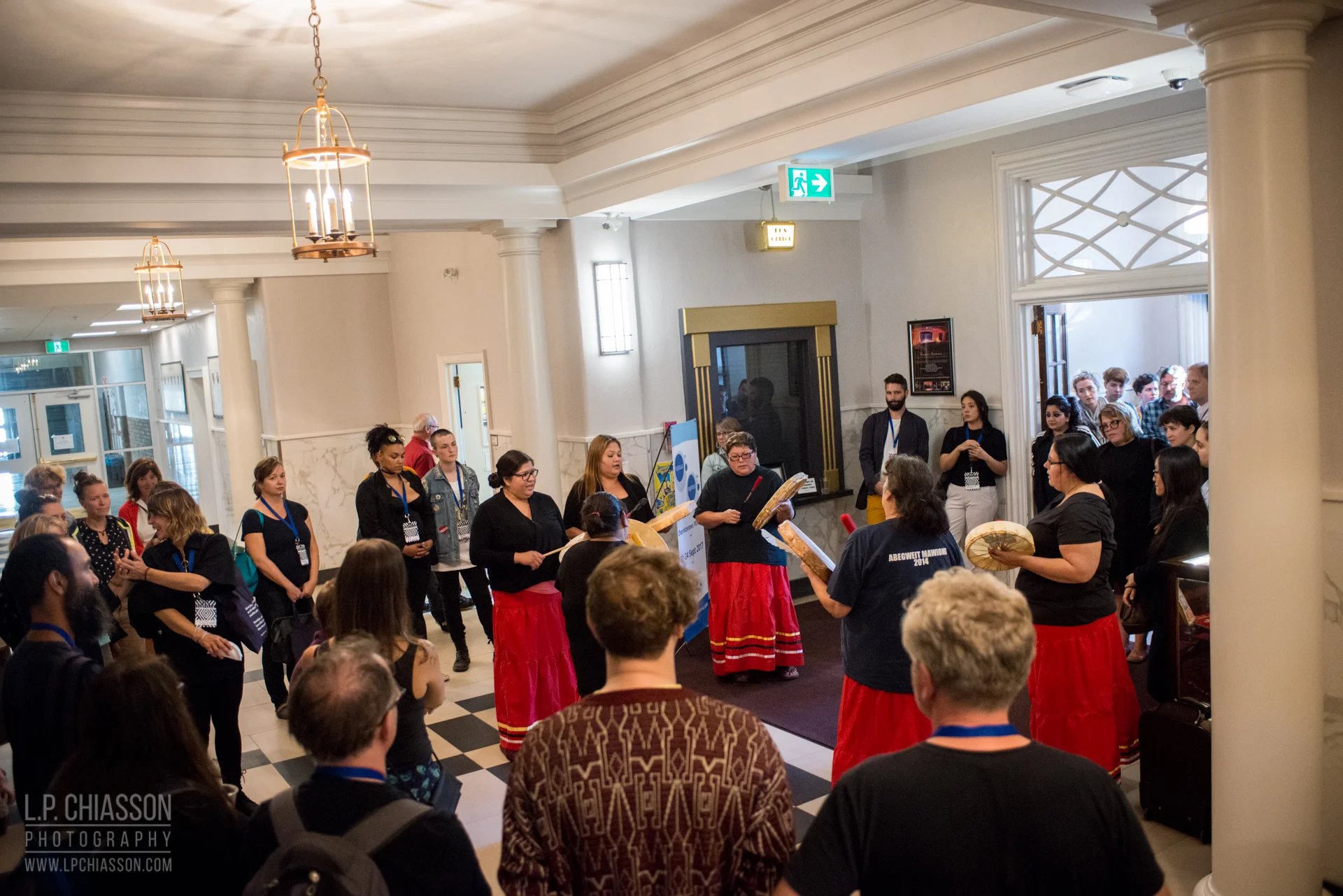 Les percussionnistes Heartbeat of Epekwitk. Photo: LP Chiasson & Festival Inspire.