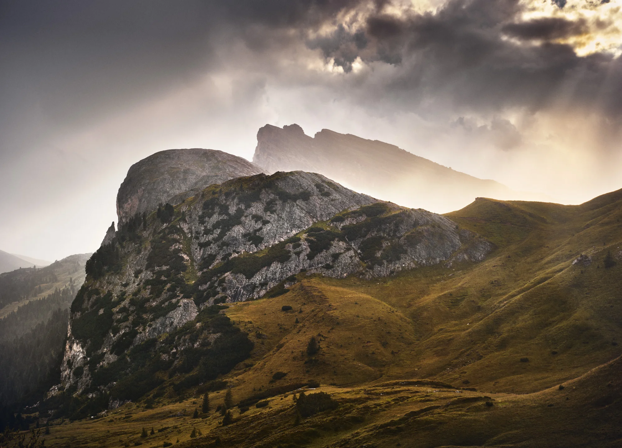 The view from the trail are incredibly beautiful towards the evening where otherworldly shafts of light often peer through the clouds