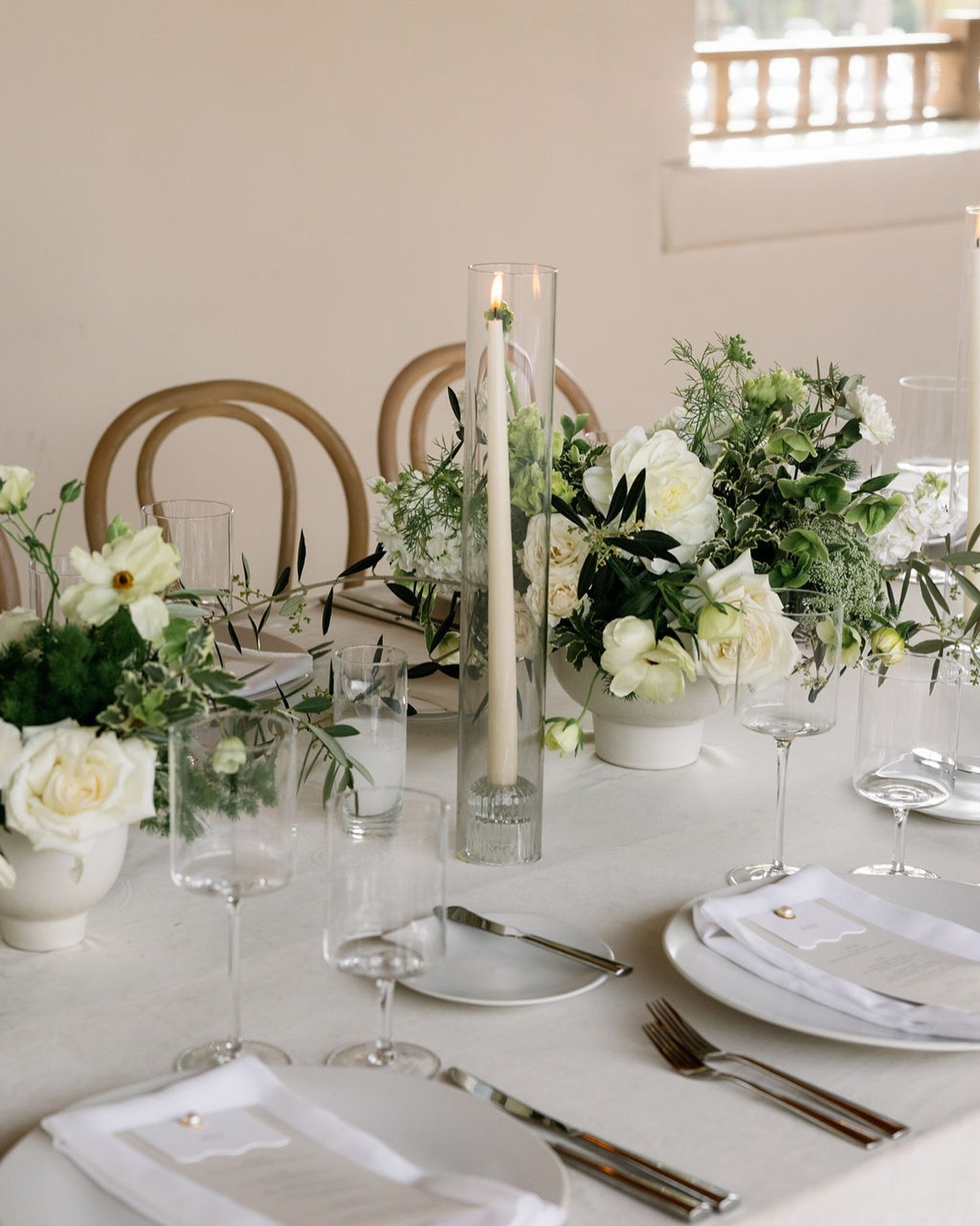 Reception details for M &amp; V&rsquo;s coastal, classy day @ritzcarltonbacarasb 

Photo: @jen_rodriguez 
Planning: @treschicaffairs 
Rentals: @brighteventrentals 

#bacarawedding #ritzcarltonwedding #ritzcarltonbacara #santabarbarawedding #whiteandg