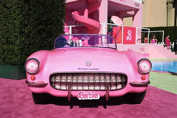 Barbie_Pink_Carpet_11.webp