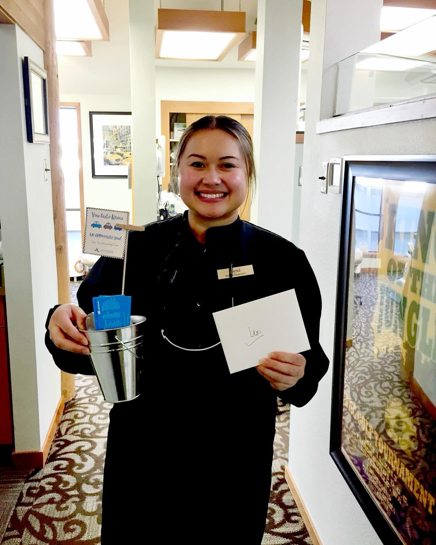 It takes a smile to make a smile 😁
&bull;
&bull;
&bull;
Thank you Lexi (at Poulsbo Dental Center) for helping our patients keep their amazing smiles healthy! 
#Invisalign #Johnsonlinkortho #hygienist #oralhygiene #Johnsonlinkorthodontics #Braces #Lo