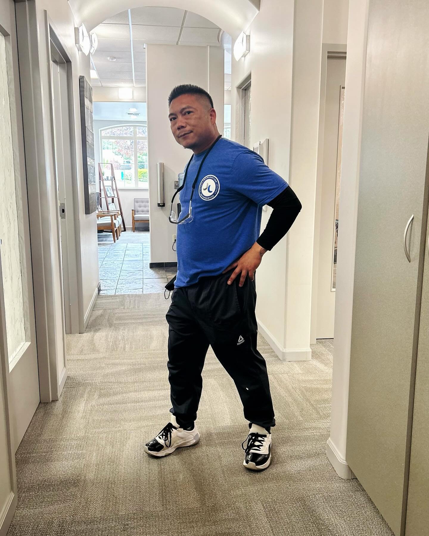 Us: Grande let us get a picture of you for your birthday 

Grande: Okay *poses* 

Sounds about right 😂🕺🏽 
Let&rsquo;s all wish Grande a HAPPY BIRTHDAY 🎉 
&bull;
&bull;
&bull;

#johnsonlinkorthodontics #staffappreciationpost #orthodontist #celebra
