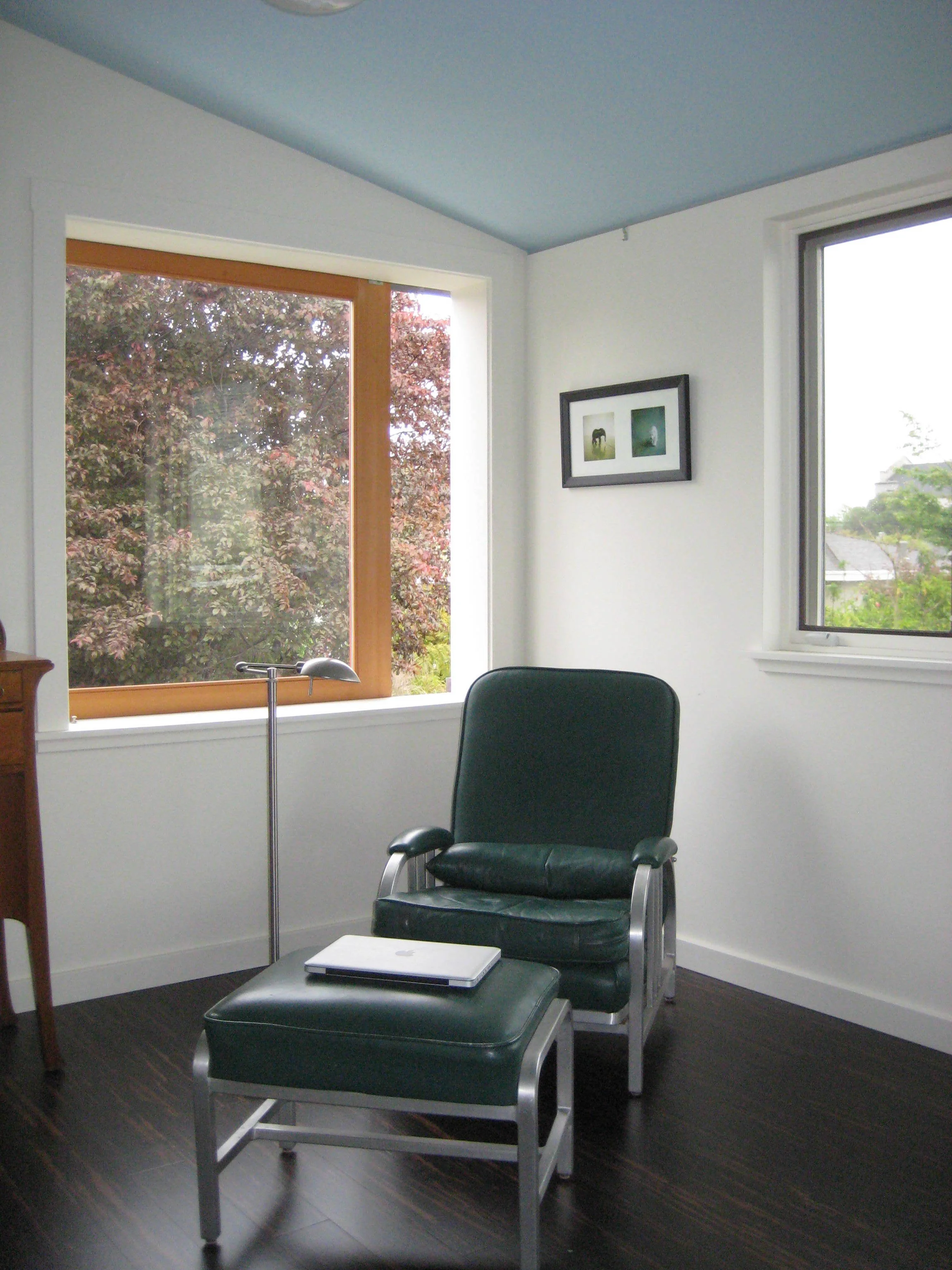  The design makes use of passive solar heating and cooling techniques. Carefully placed windows both preserve privacy on the small lot, and provide targeted natural daylighting.  