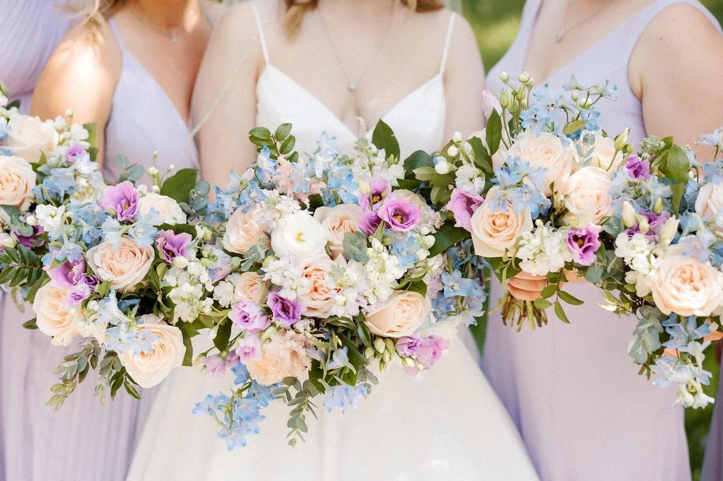 One of our favorite parts of the wedding process is getting to see how your photographer captures the beauty of the day. 🤩 Loving this photo of Jennifer&rsquo;s bouquets by @dorothylouisephoto!