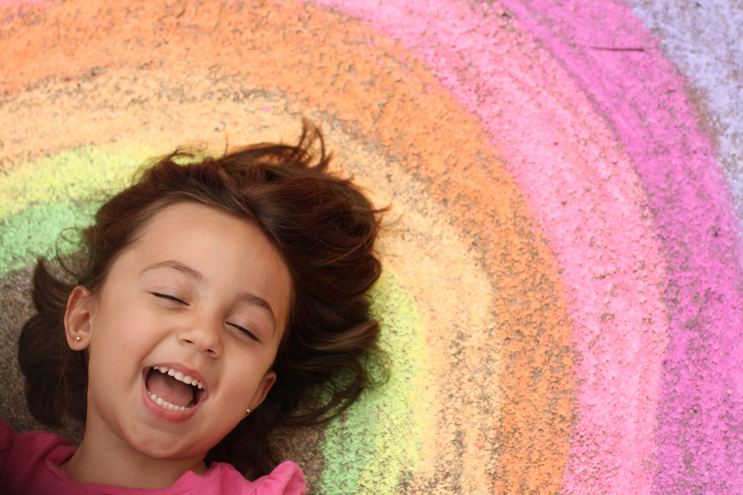 happy-girl-and-chalk-rainbow_t20_lWrajw.jpg