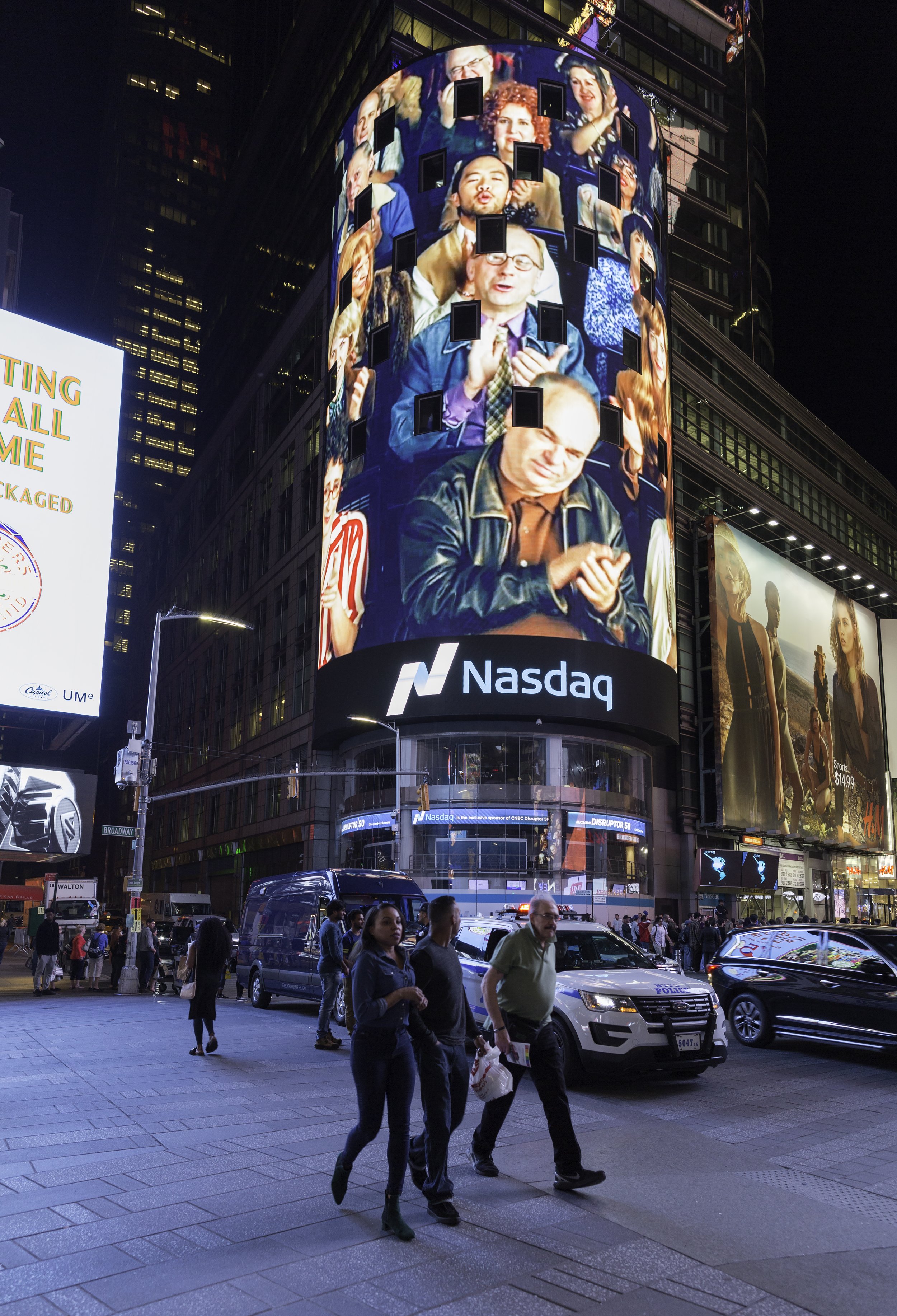  Applause, 2016. Times Square, Midnight Moment. June 1–30, 2017.   Photo by Ka-Man Tse for Times Square Arts 