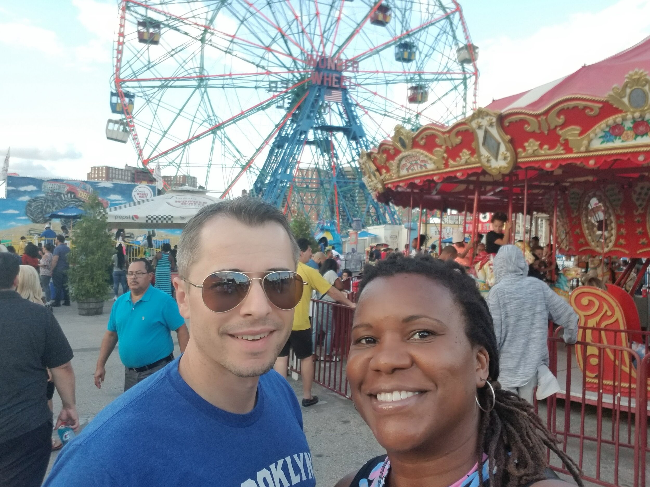  Ready to ride the Wonder Wheel! 