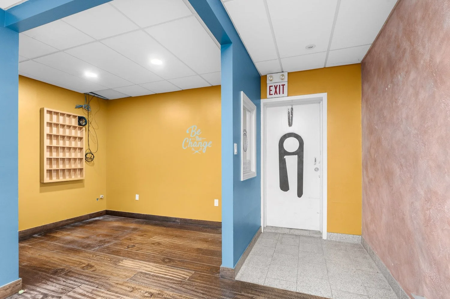 3524 Bathurst St_009.jpg