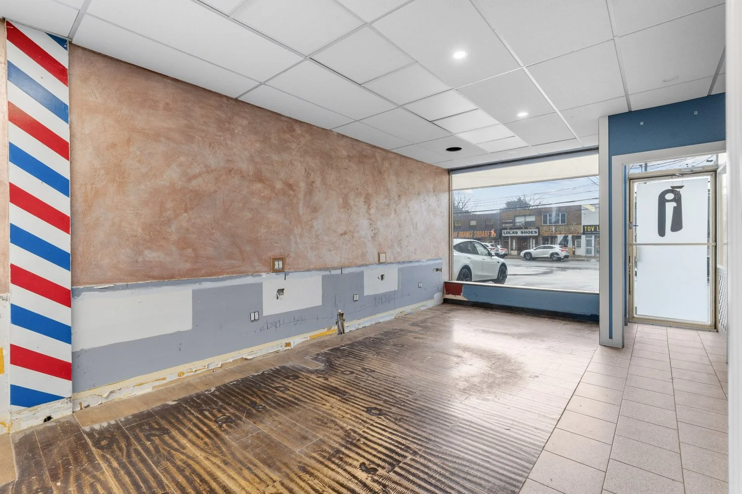 3524 Bathurst St_005.jpg