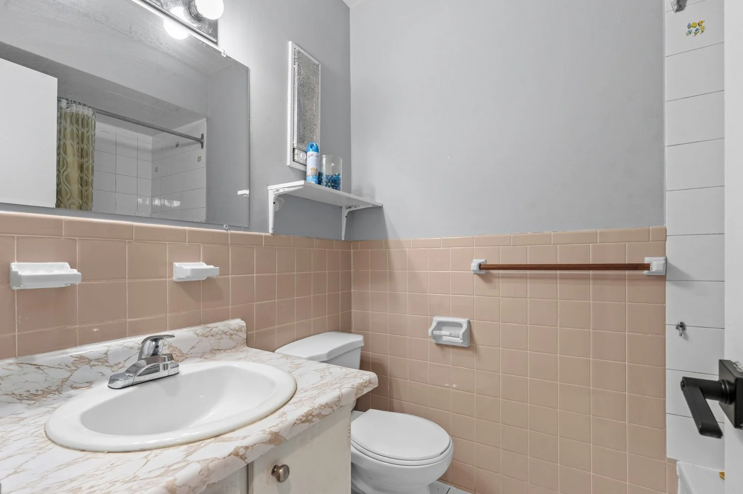 3524 Bathurst St_038.jpg