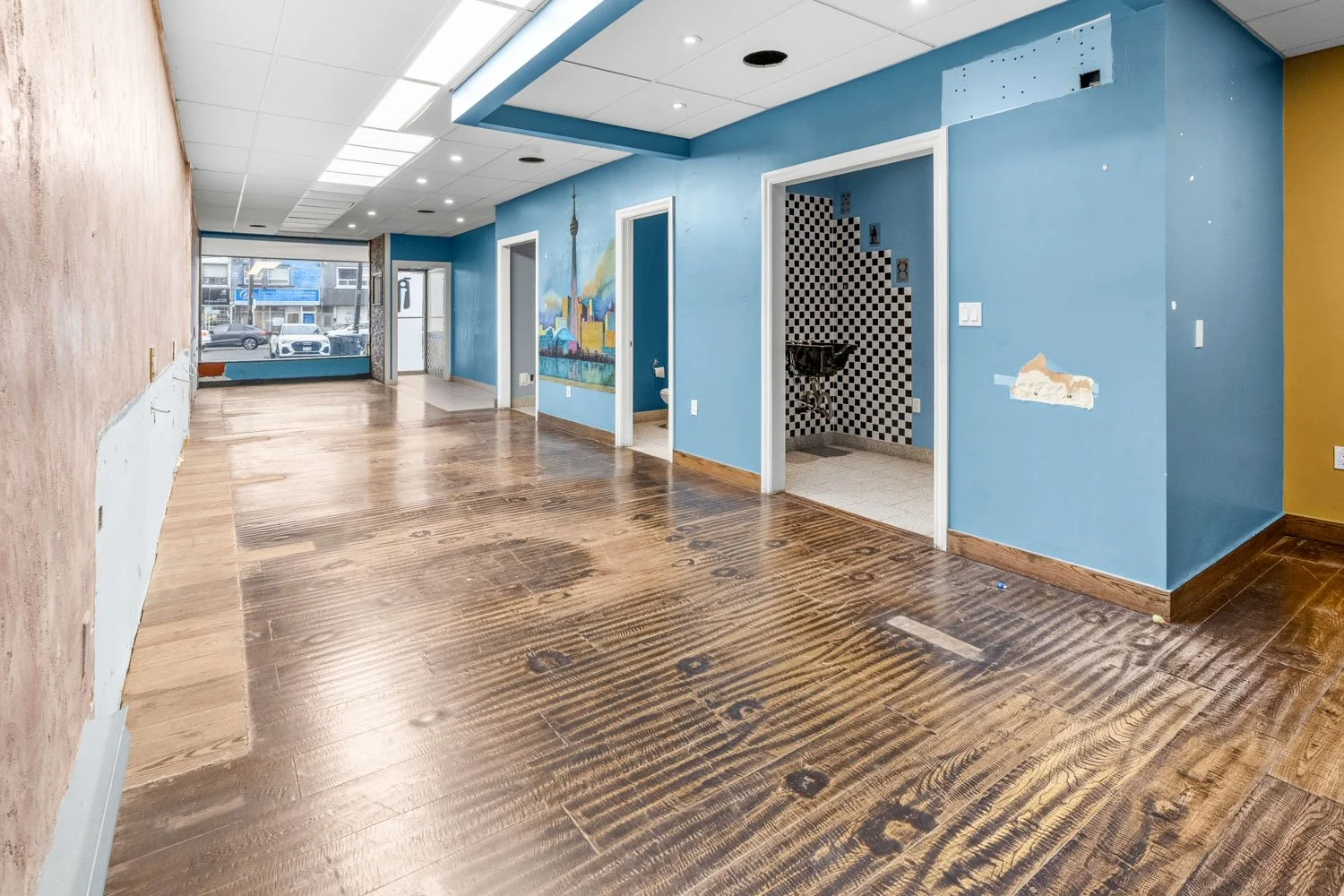 3524 Bathurst St_011.jpg