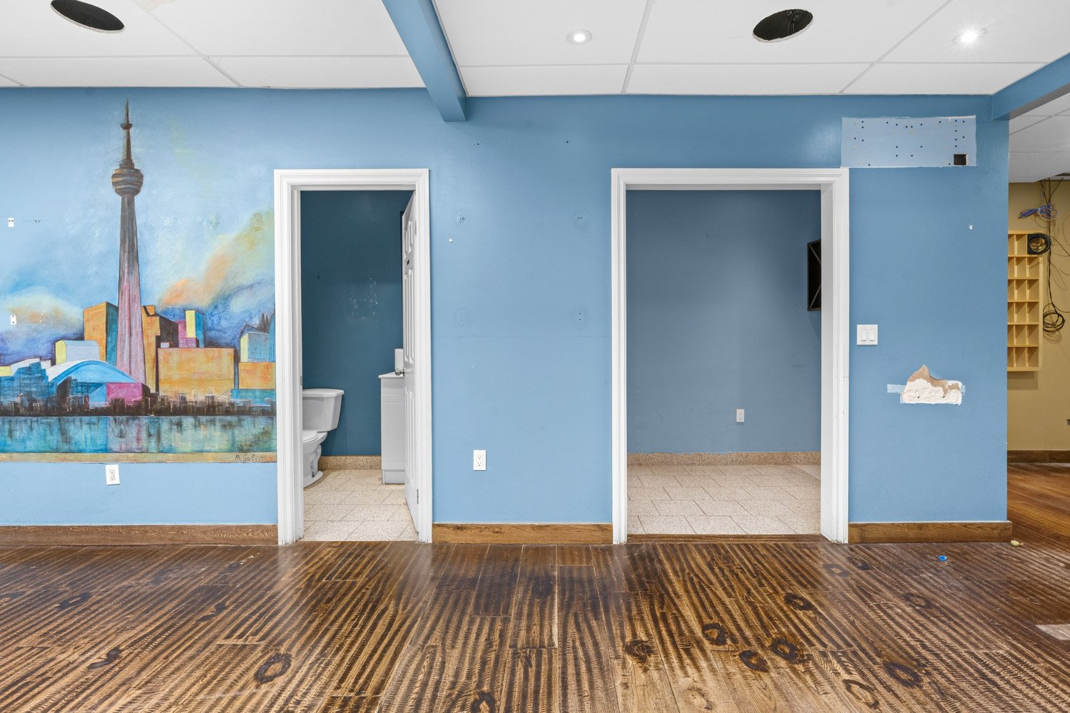 3524 Bathurst St_010.jpg