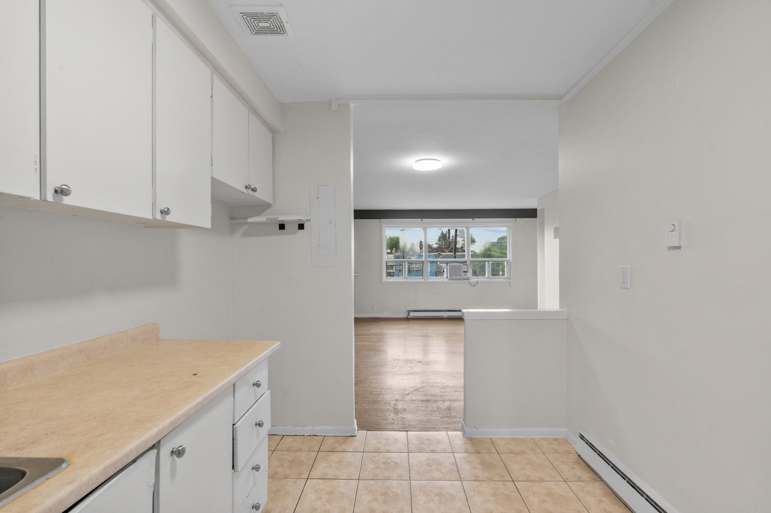 3524 Bathurst St_037.jpg