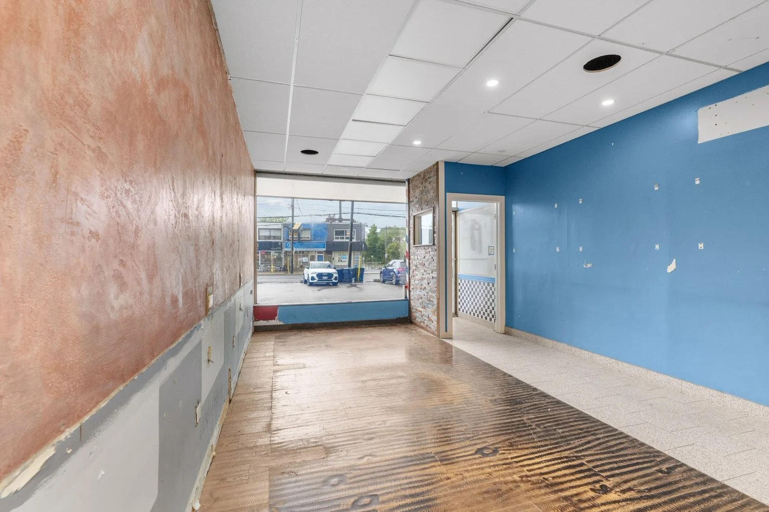 3524 Bathurst St_004.jpg
