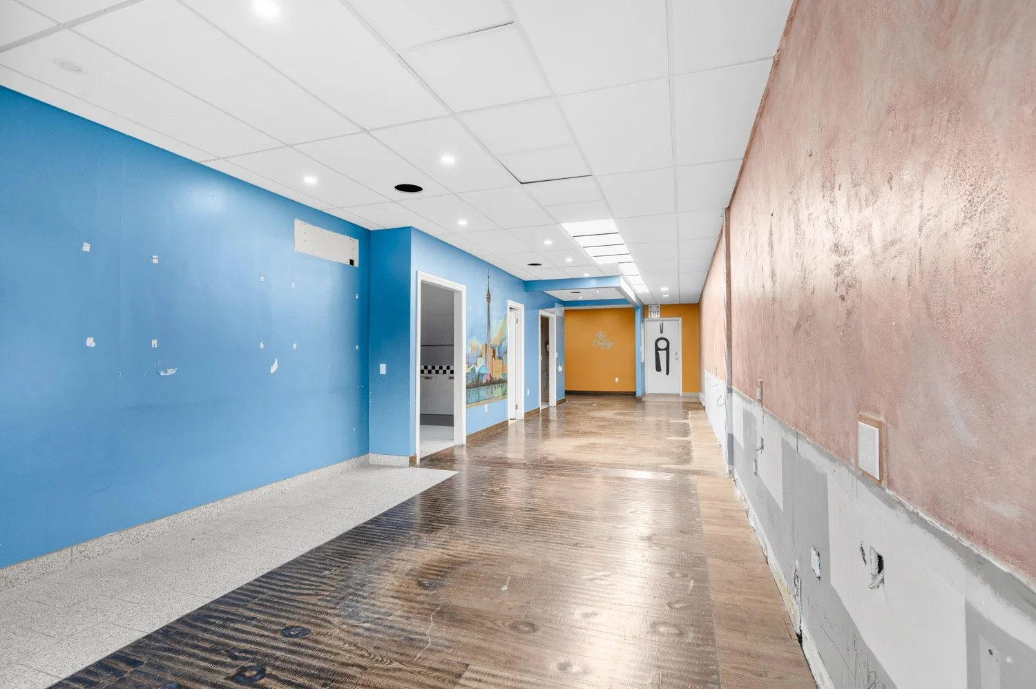 3524 Bathurst St_008.jpg