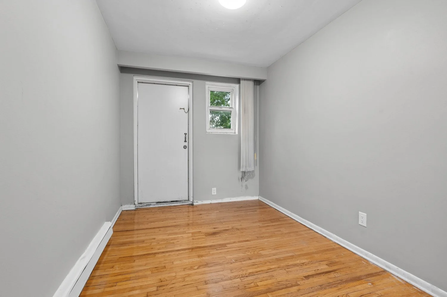 3524 Bathurst St_043.jpg