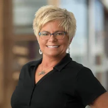 Compass Realty Liz Headshot-2.jpg