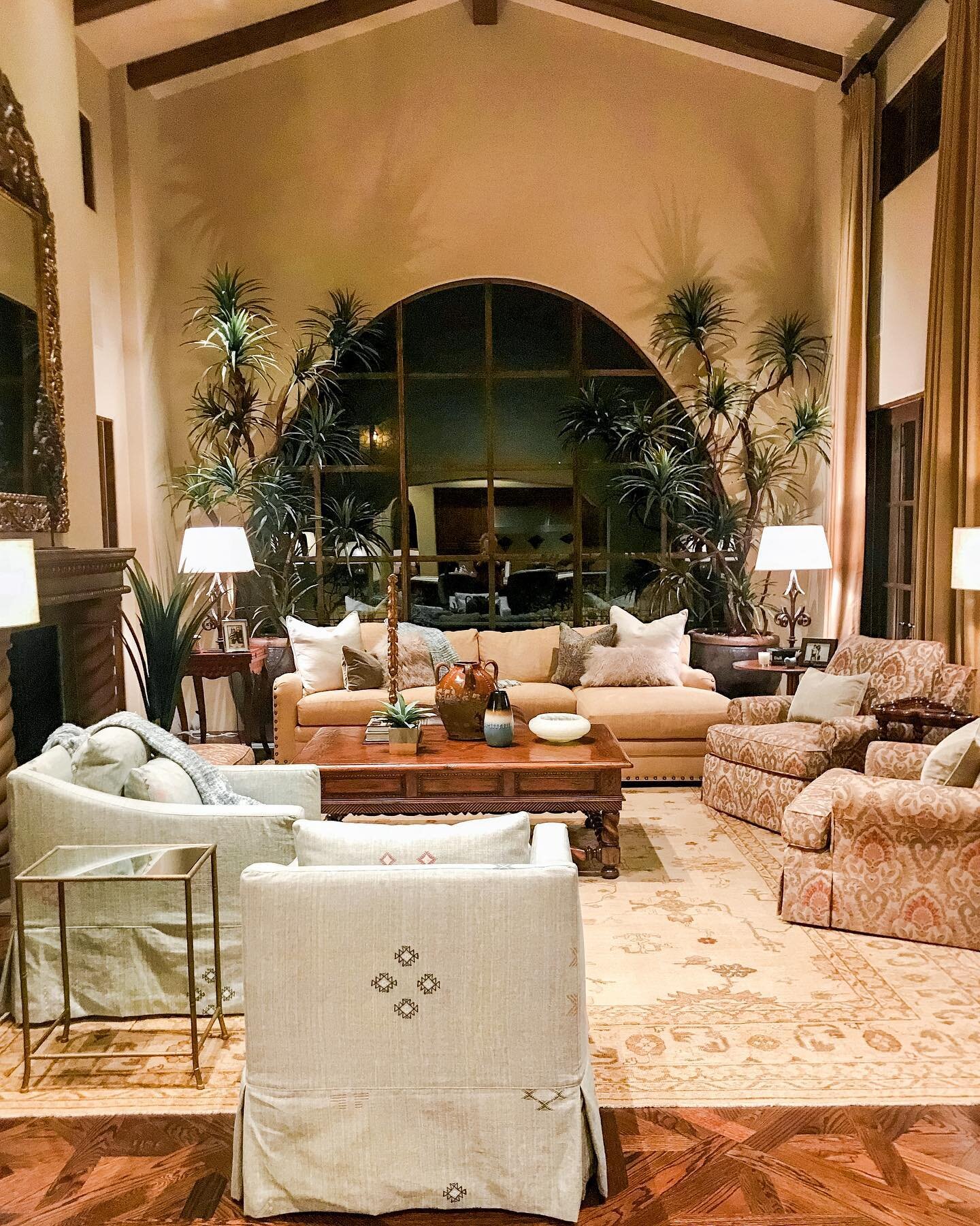 Rustic traditional living room. #camillacavandesign
