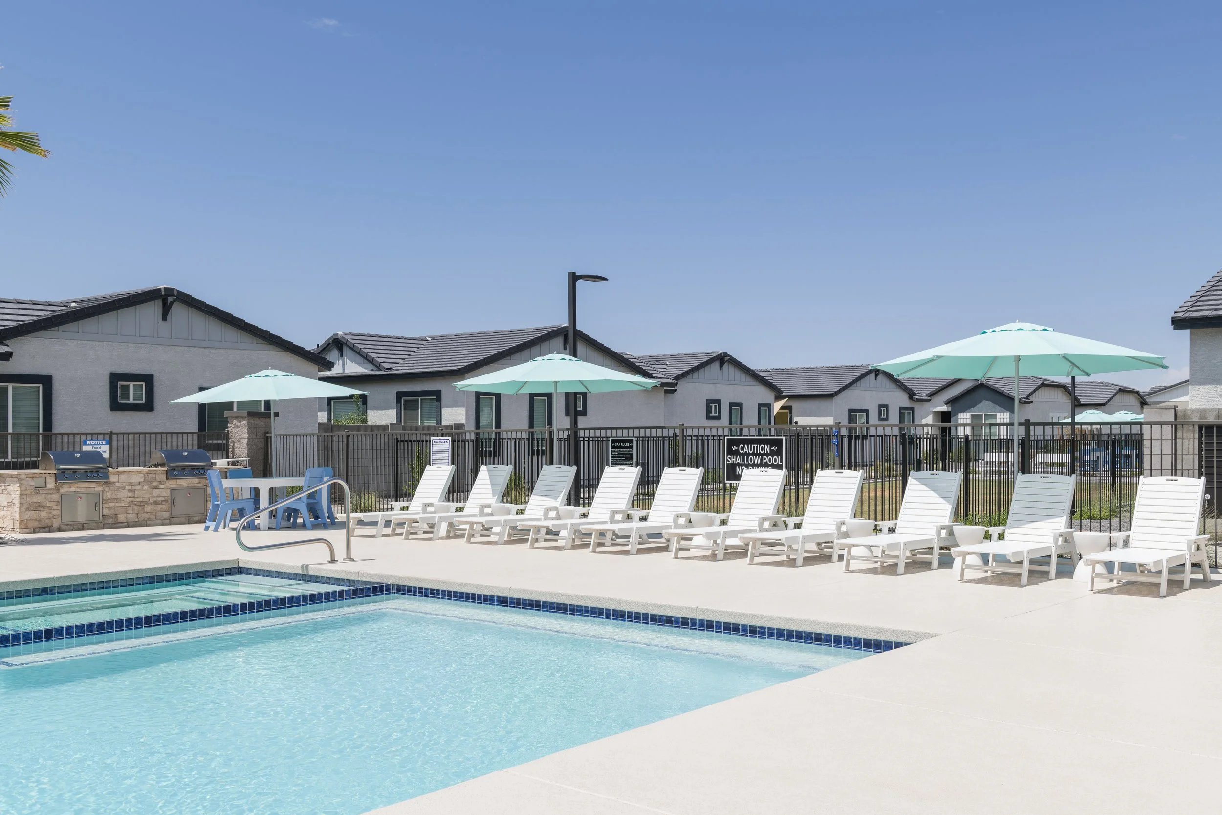 20250815_CJ Tronnier Gershon_Bungalows on Combs_0877.jpg