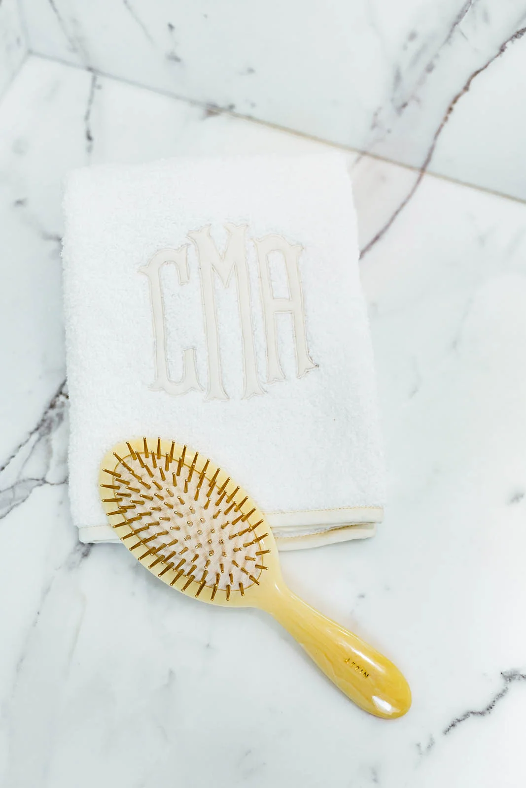 Terry hand towel with ivory classic appliqué
