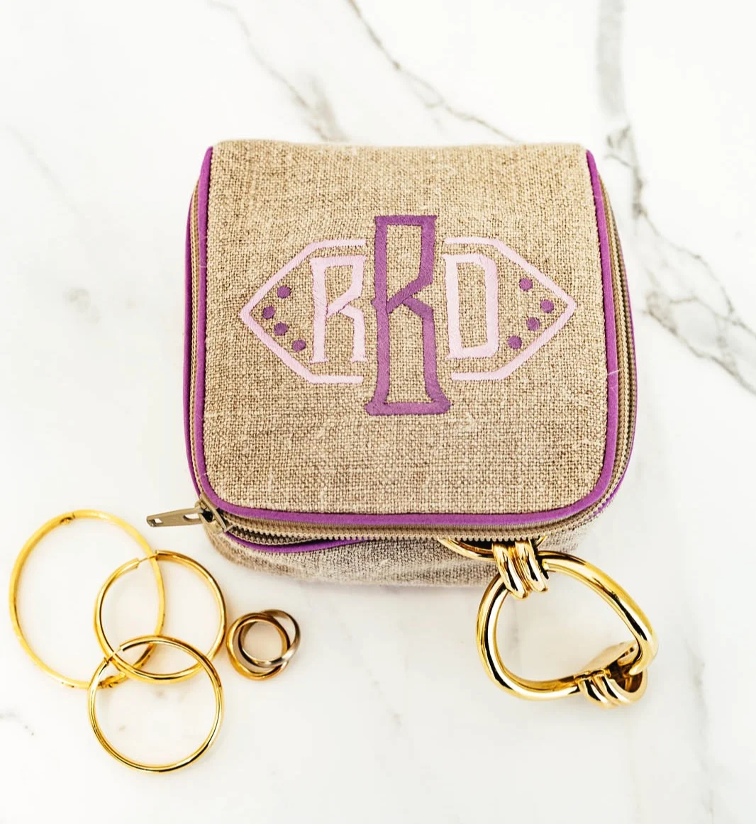 Single Andrea in natural textured linen with Georgianna monogram