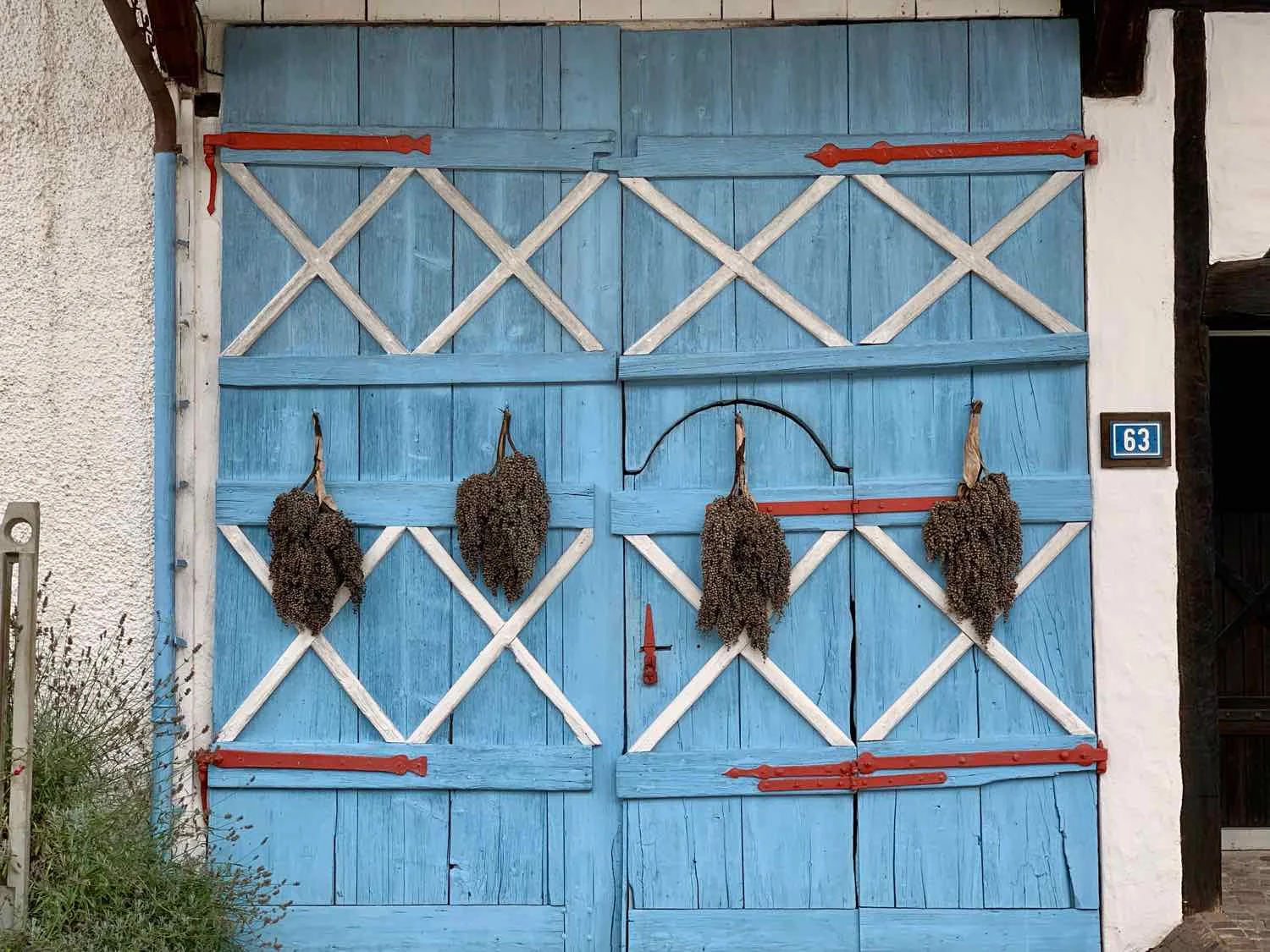 A festively decorated door, Tössriederen