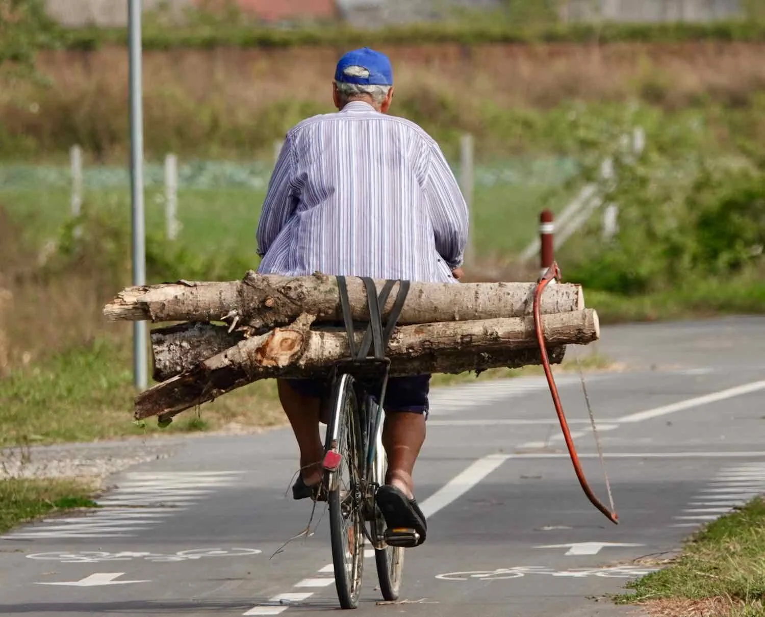 Not the recommended way to carry a saw