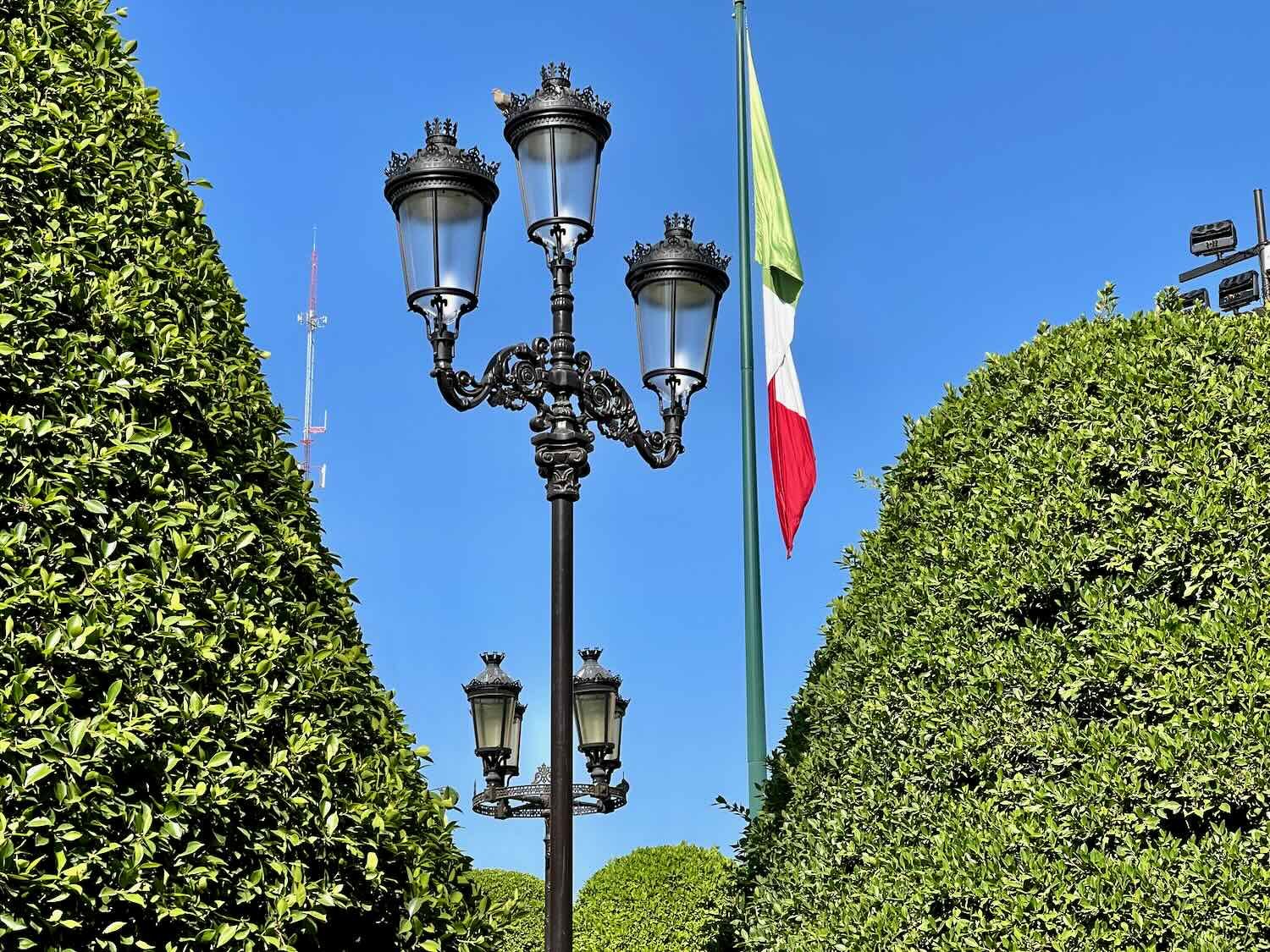 The Mexican Flag flies over the Plaza Principál