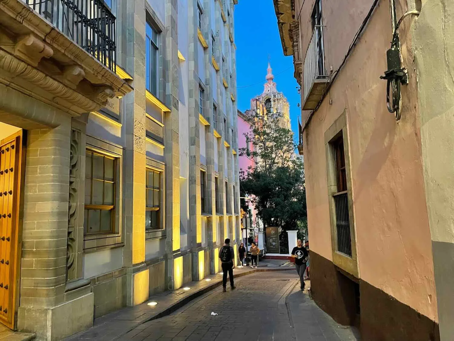  City of Guanajuato, Mexico. Copyright © 2019-2023 Pedals and Puffins. 