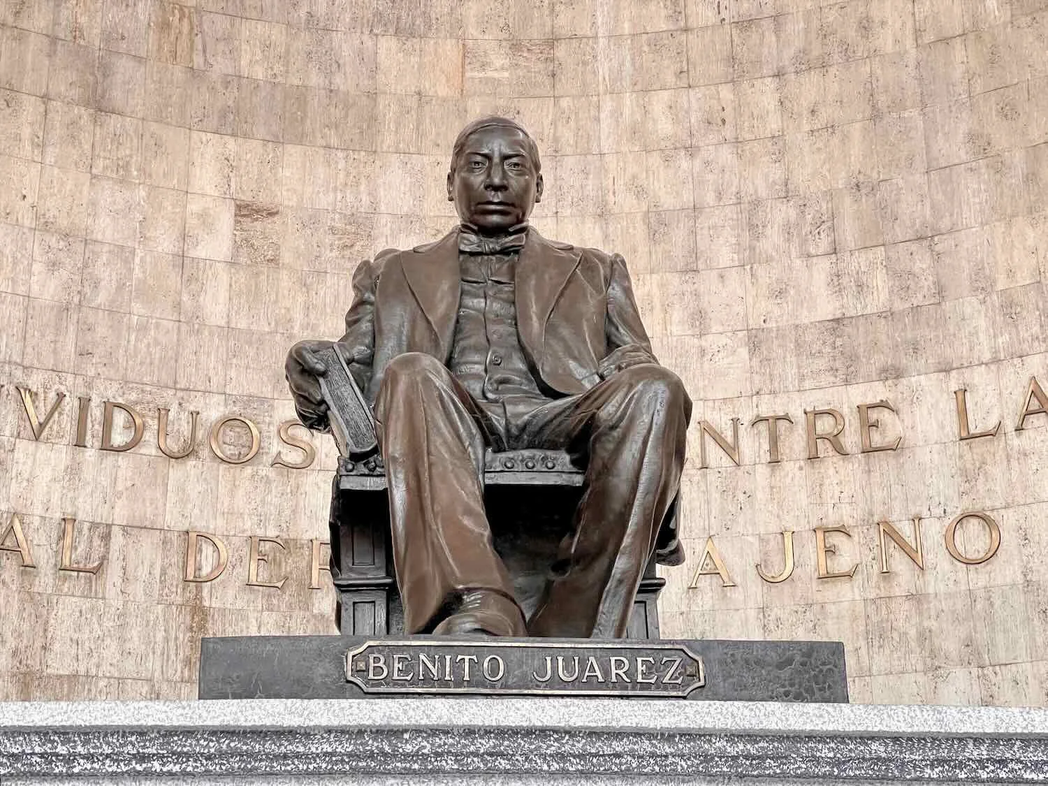 Monument to Benito Juárez in the central courthouse