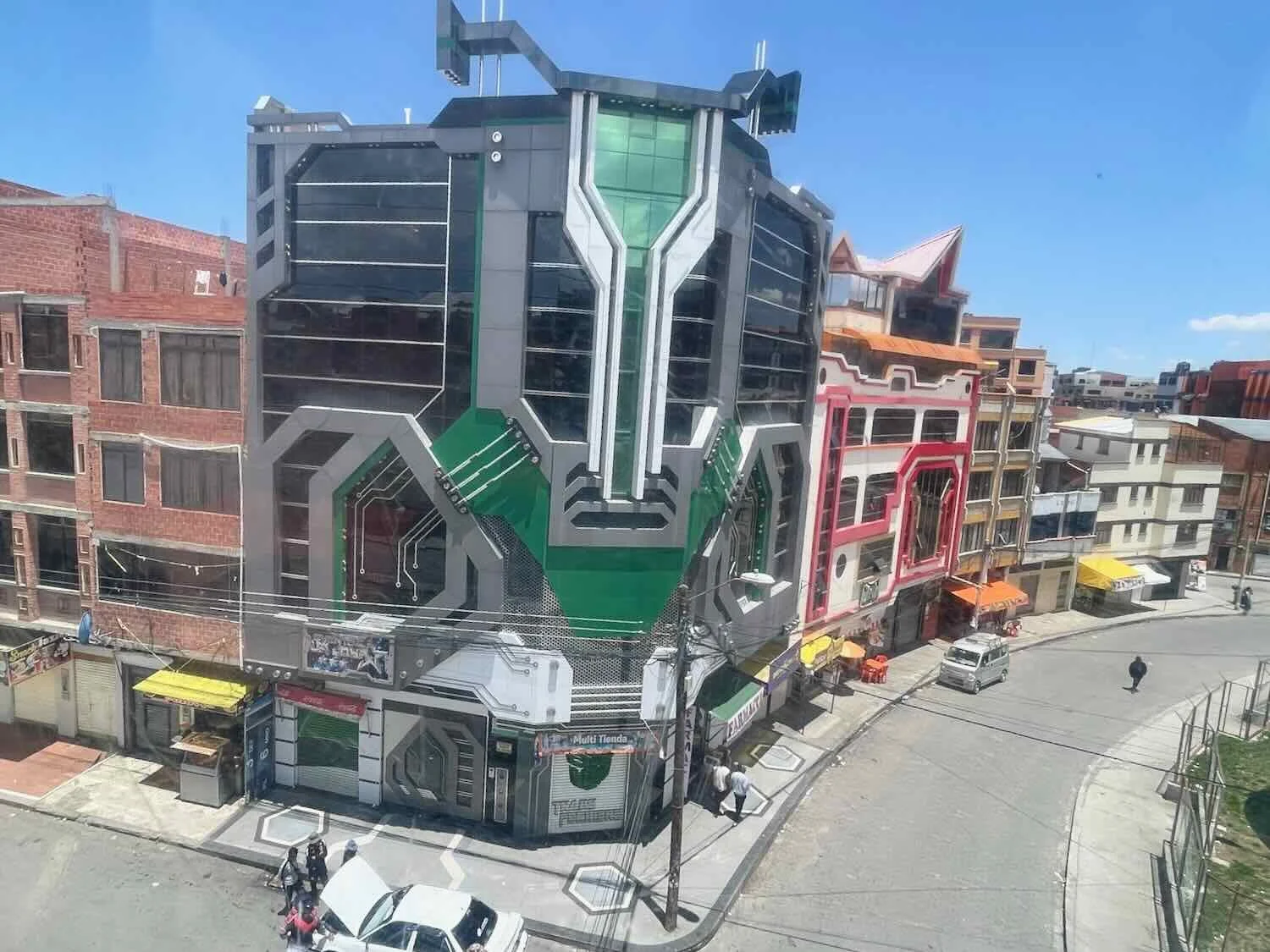 El Alto was the epicenter of Cholets - Transformer-style buildings. From the Teleférico we saw dozens of buildings with Transformer motifs.