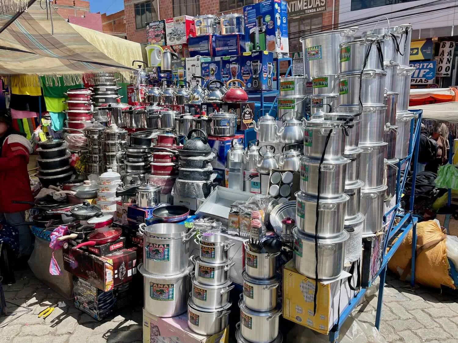 All types of kitchenware were also available in the open-air market.